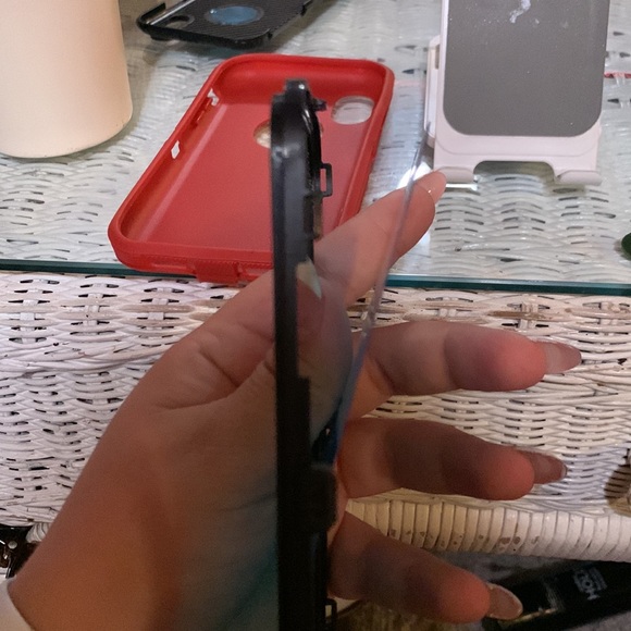 iPhone XR OutterBox case - Picture 7 of 8